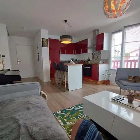 Charmant Appartement Apartment *