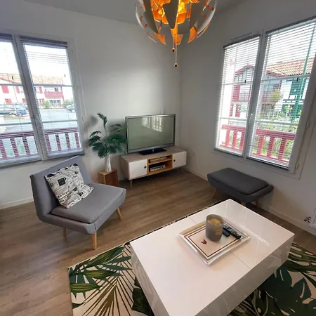 Charmant Appartement Apartment *